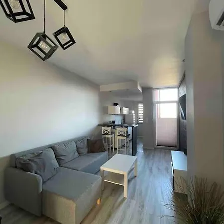 W Nowym Warpnie Z Widokiem Na Wode.