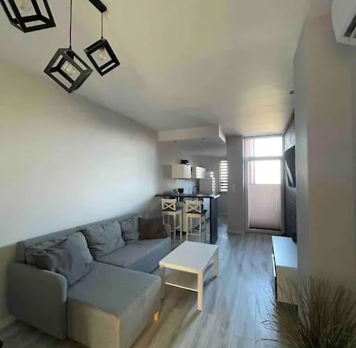 W Nowym Warpnie Z Widokiem Na Wode.